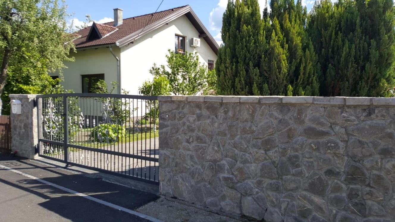 Apartman "Em" Бихач Экстерьер фото